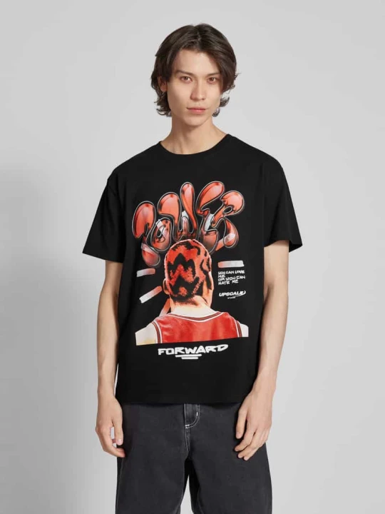 Zdjęcie produktu Oversize'owy T-shirt z nadrukiem z motywem i nadrukiem statement Mister Tee Czarny