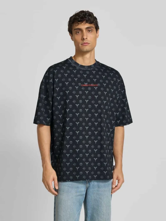 Zdjęcie produktu T-shirt o kroju oversized z wyhaftowanym logo Carlo Colucci Czarny