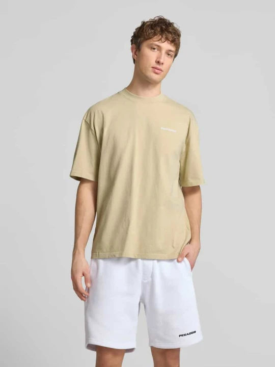 Zdjęcie produktu t-shirt o kroju oversized z wyhaftowanym logo Pegador Piaskowy