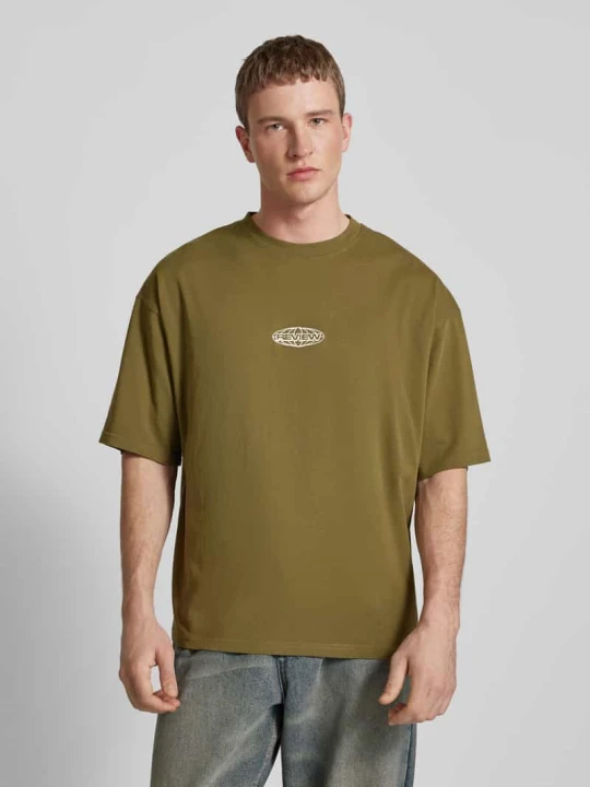 Zdjęcie produktu T-shirt o kroju oversized z wyhaftowanym logo REVIEW Oliwkowy