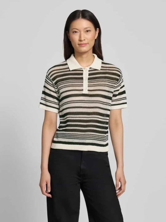 Zdjęcie produktu T-shirt o kroju regular fit w dzianinowej optyce comma Czarny