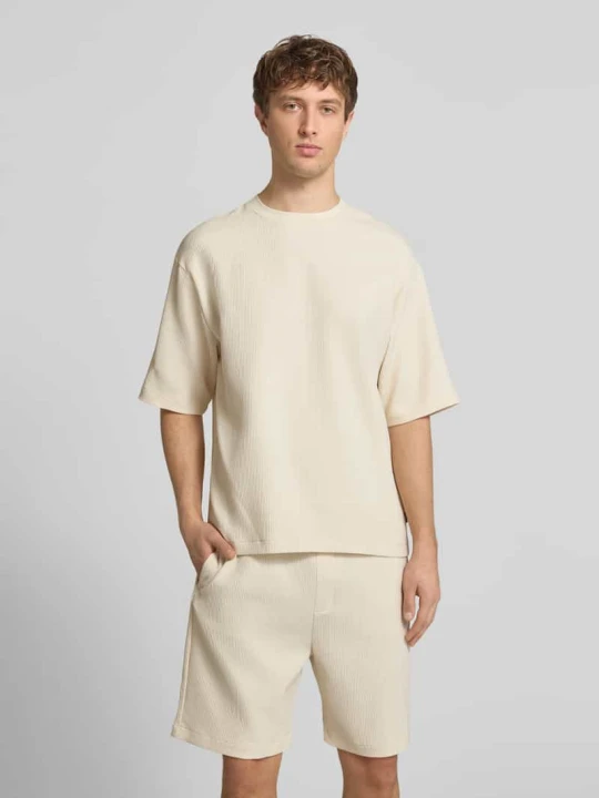 Zdjęcie produktu T-shirt o kroju regular fit w plisowanym wyglądzie REVIEW Écru