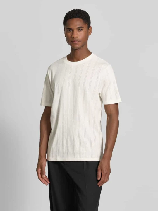 Zdjęcie produktu t-shirt o kroju regular fit z ażurowym haftem na całej powierzchni Jake*s Złamany biały