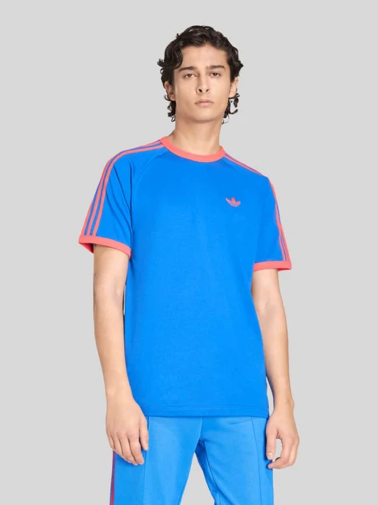 Zdjęcie produktu t-shirt o kroju regular fit z czystej bawełny adidas Originals Królewski niebieski