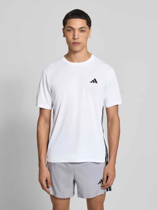 Zdjęcie produktu t-shirt o kroju regular fit z detalem z logo model 'WE BAS 3S T' Adidas Biały