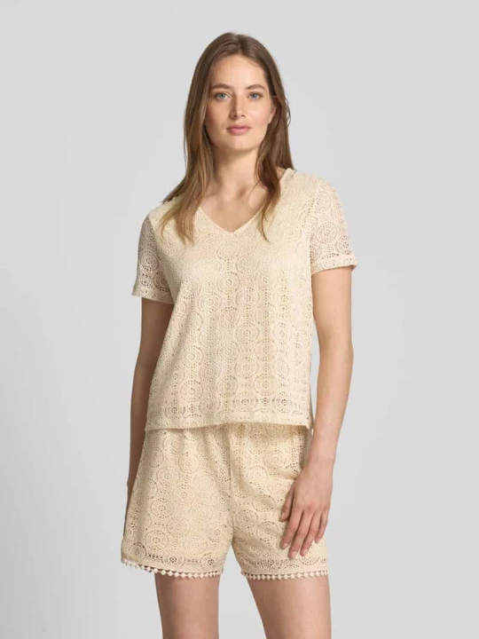 Zdjęcie produktu T-shirt o kroju regular fit z efektem podpalania model ‘MAYA’ Vero Moda Złamany biały