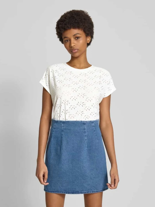 Zdjęcie produktu T-shirt o kroju regular fit z efektem podpalania model ‘SMILLA’ Only Złamany biały