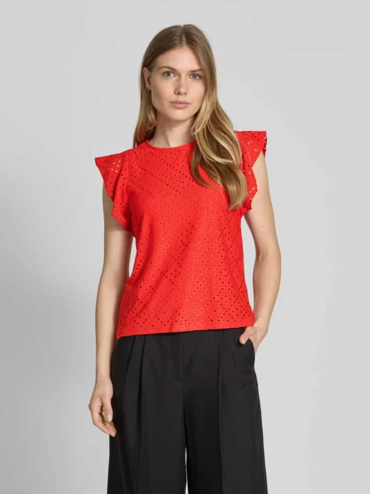 Zdjęcie produktu T-shirt o kroju regular fit z haftem angielskim model ‘TASSA’ Vero Moda Czerwony