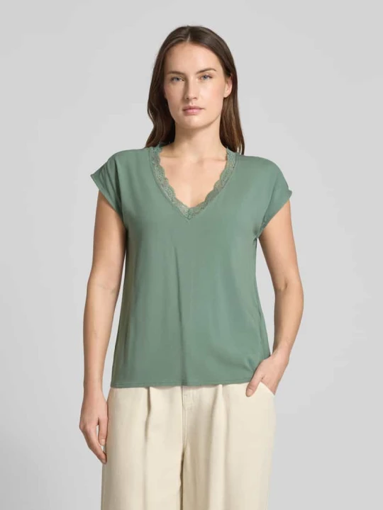 Zdjęcie produktu T-shirt o kroju regular fit z kołnierzem z koronki model 'BELLA' Vero Moda Limonkowy