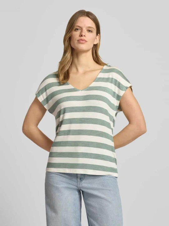 Zdjęcie produktu T-shirt o kroju regular fit z Mieszanka wiskozy Model 'LIRA' Only Trzcinowy