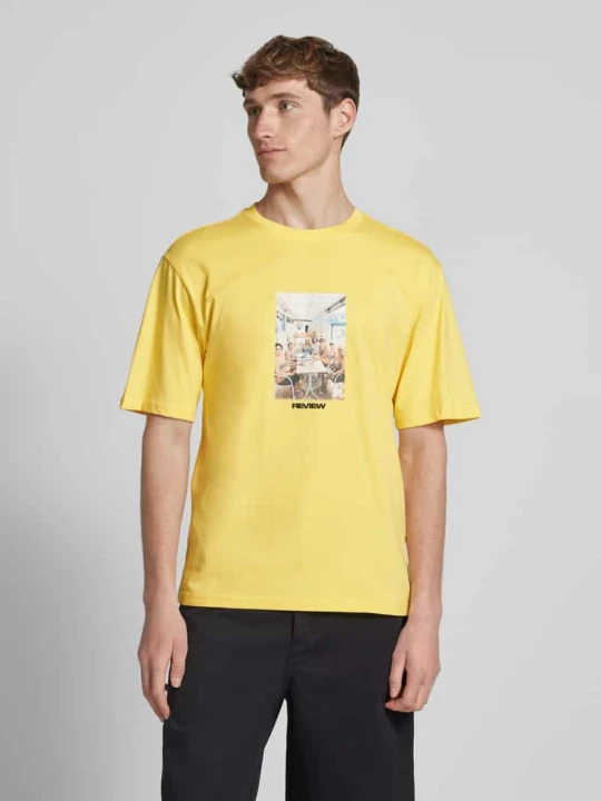 Zdjęcie produktu T-shirt o kroju regular fit z mieszanki bawełny i wiskozy REVIEW Pastelowy żółty