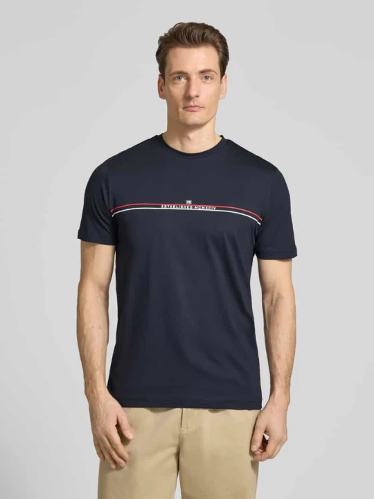Zdjęcie produktu T-shirt o kroju regular fit z nadrukiem z logo Christian Berg Granatowy