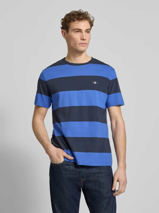 Zdjęcie produktu T-shirt z nadrukiem logo krój regular fit model 'BAR' Gant Niebieski