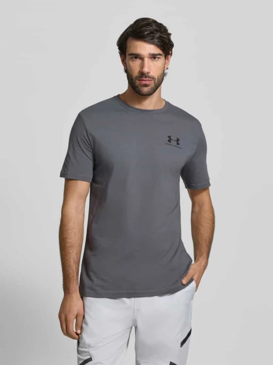 Zdjęcie produktu T-shirt o kroju regular fit z nadrukiem z logo model 'Left' Under Armour Antracytowy
