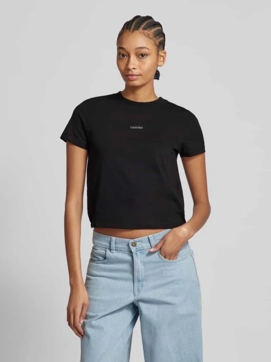 Zdjęcie produktu T-shirt o kroju regular fit z naszywką z logo Calvin Klein Jeans Czarny