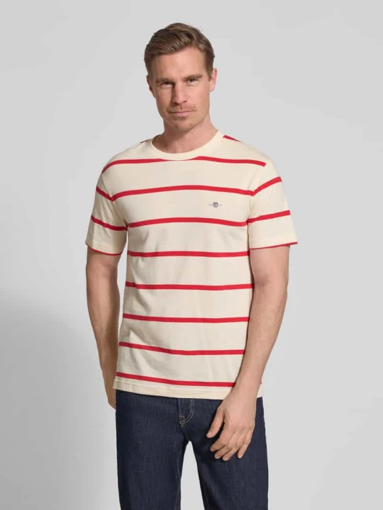 Zdjęcie produktu T-shirt o kroju regular fit z wyhaftowanym logo Gant Biały