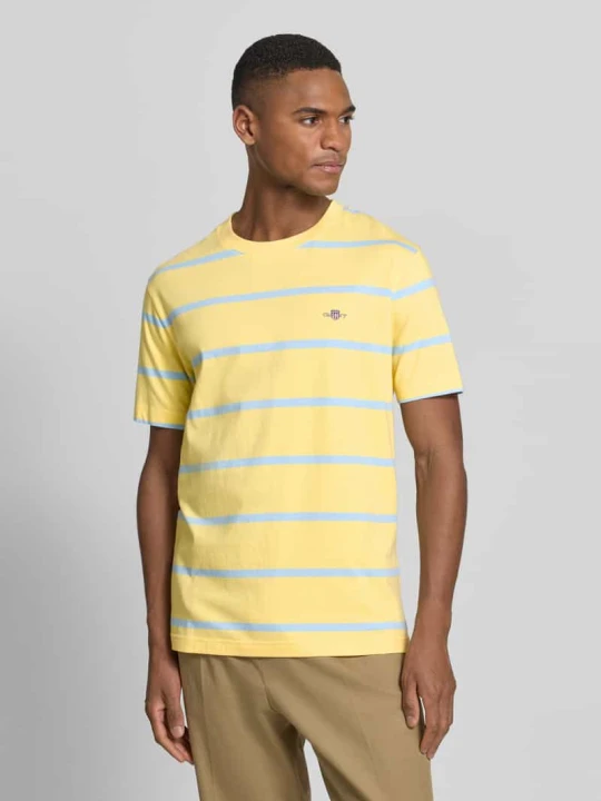 Zdjęcie produktu T-shirt o kroju regular fit z wyhaftowanym logo Gant Jasnożółty
