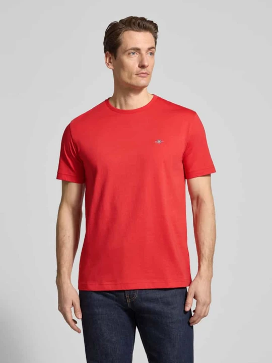 Zdjęcie produktu T-shirt o kroju regular fit z wyhaftowanym logo Gant Morelowy