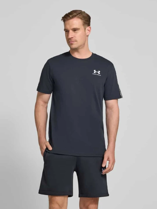 Zdjęcie produktu T-shirt o kroju regular fit z wyhaftowanym logo model 'Icon' Under Armour czarny