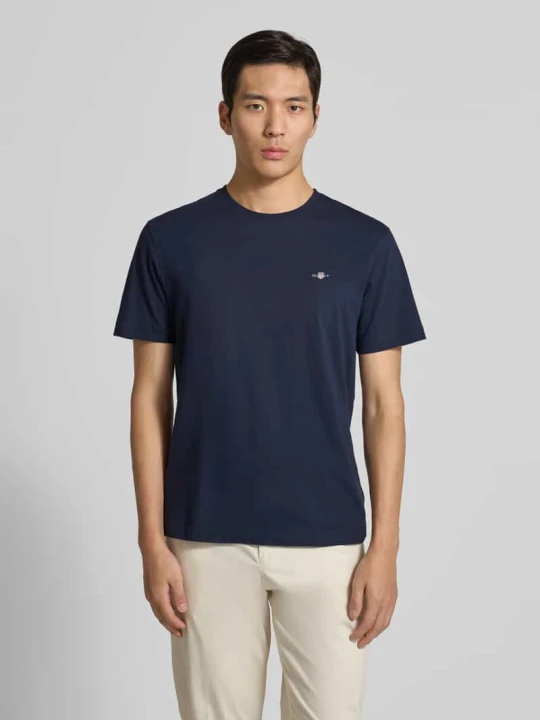 Zdjęcie produktu T-shirt o kroju regular fit z wyhaftowanym logo model ‘SHIELD’ Gant Granatowy
