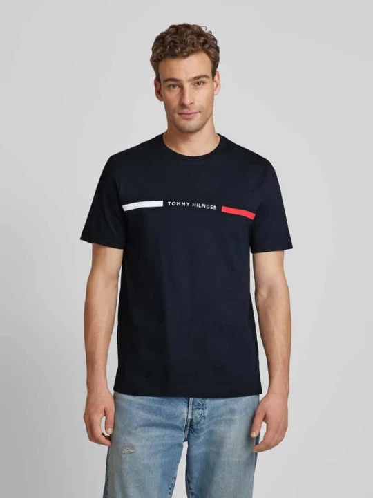 Zdjęcie produktu T-shirt o kroju regular fit z wyhaftowanym logo Tommy Hilfiger Granatowy