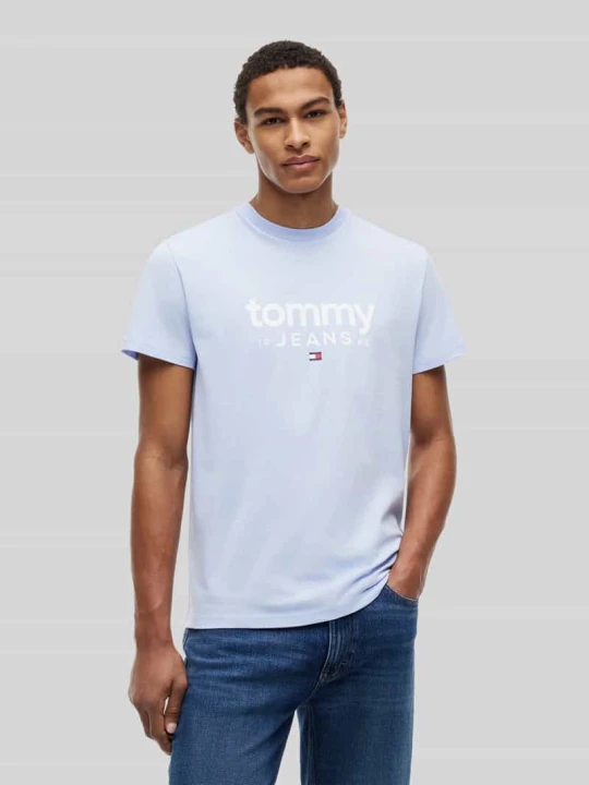 Zdjęcie produktu t-shirt o kroju relaxed fit z czystej bawełny z napisem z logo Tommy Jeans Jasnoniebieski