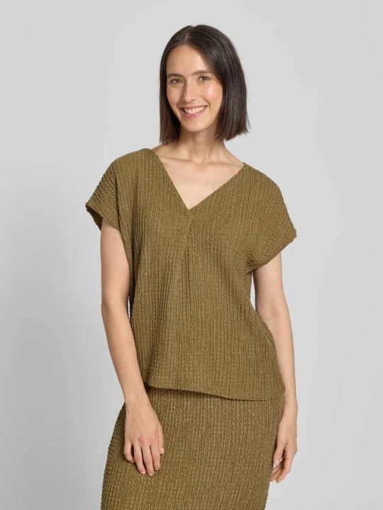 Zdjęcie produktu T-shirt o kroju relaxed fit z dekoltem w serek i ozdobnymi plisami Christian Berg Khaki