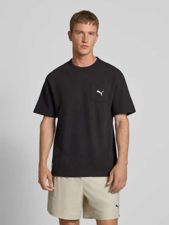 Zdjęcie produktu T-shirt o kroju relaxed fit z kieszenią na piersi Puma Czarny