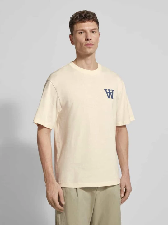 Zdjęcie produktu T-shirt o kroju relaxed fit z nadrukiem logo model 'Liam' Wood Wood Złamany biały