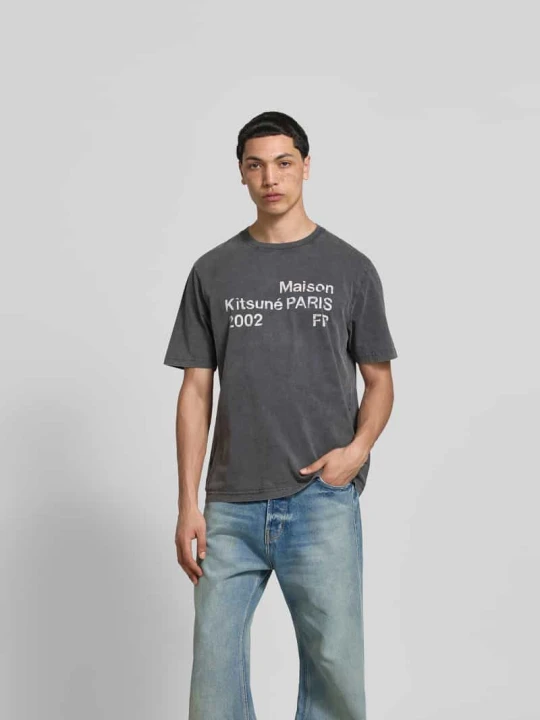 Zdjęcie produktu t-shirt o kroju relaxed fit z nadrukiem z logo Maison Kitsuné Antracytowy