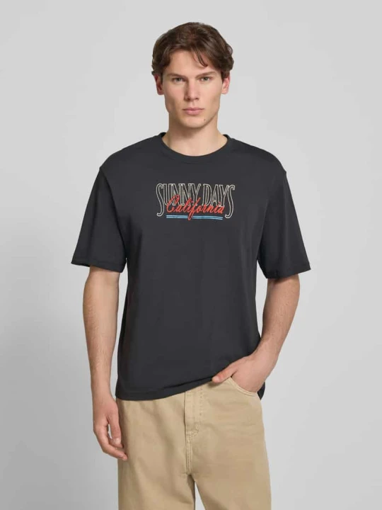 Zdjęcie produktu t-shirt o kroju relaxed fit z nadrukiem z motywem model 'Vintage' Jack&Jones Grafitowy