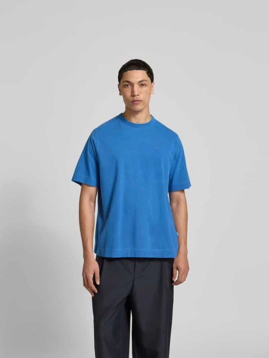 Zdjęcie produktu t-shirt o kroju relaxed fit z wyhaftowanym logo Forét Niebieski