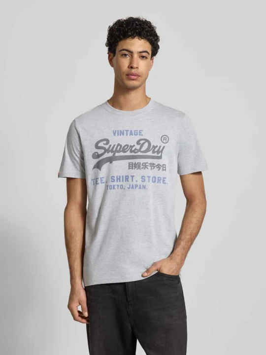 Zdjęcie produktu T-shirt w kroju relaxed fit z wyhaftowanym logo Model 'Heritage' Superdry Średnioszary