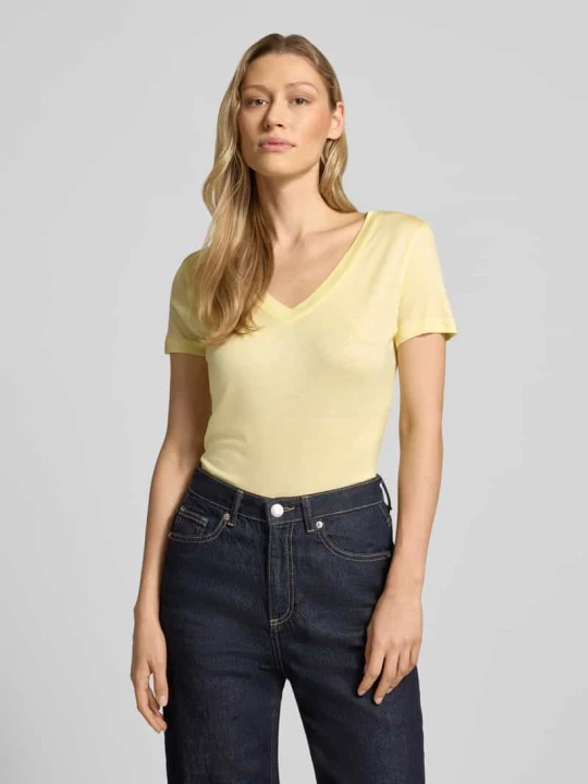 Zdjęcie produktu t-shirt o kroju slim fit z czystego lyocellu Guess Żółty