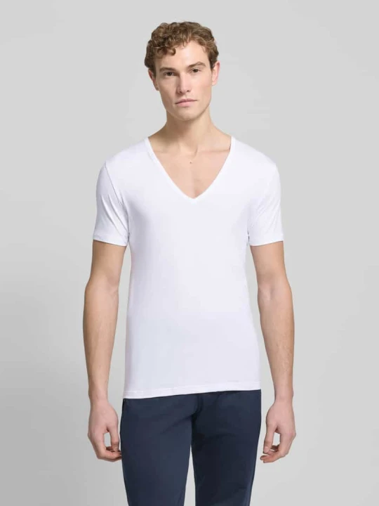 Zdjęcie produktu T-shirt o kroju slim fit z dekoltem w serek, seria 'DRY COTTON FUNCTIONAL', model 'DAS DRUNTERHEMD' Mey Biały