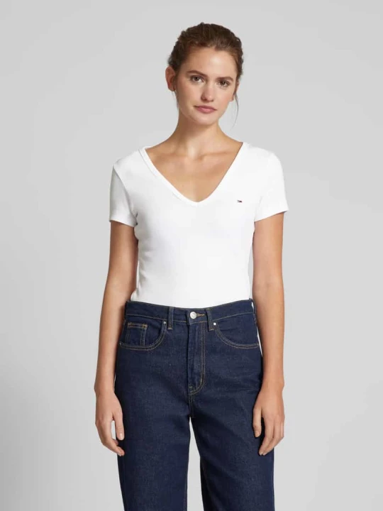 Zdjęcie produktu T-shirt o kroju Slim Fit z dekoltem w serek Tommy Jeans Biały
