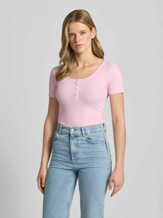Zdjęcie produktu t-shirt o kroju slim fit z mieszanka bawełny model 'KITTE' Pieces Różowy