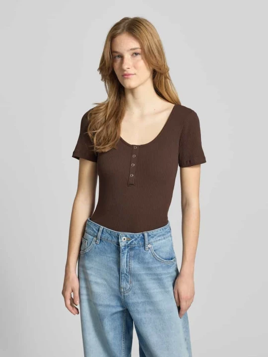 Zdjęcie produktu t-shirt o kroju slim fit z mieszanka bawełny model 'KITTE' Pieces Ciemnobrązowy