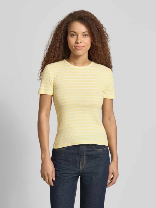 Zdjęcie produktu t-shirt o kroju slim fit z mieszanka bawełny model 'RUKA' Pieces Jasnożółty