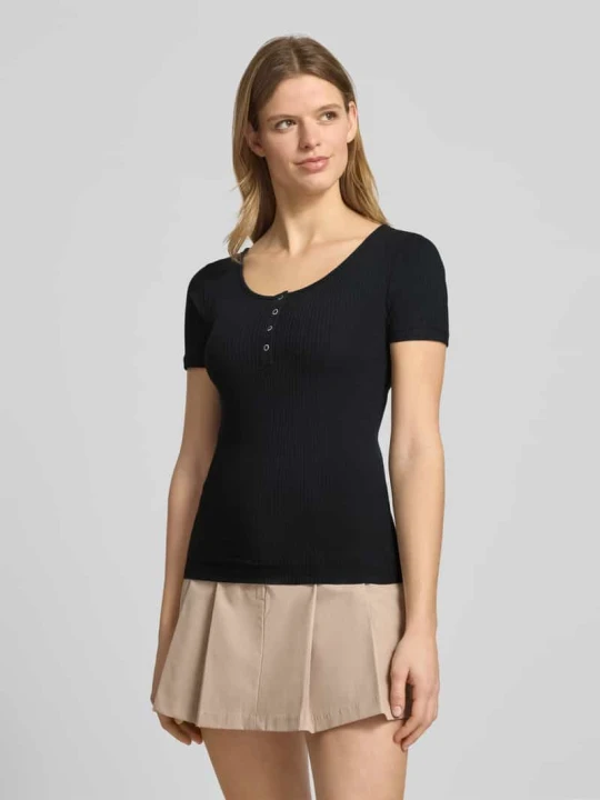 Zdjęcie produktu t-shirt o kroju slim fit z mieszanki bawełny model 'KITTE' Pieces Czarny