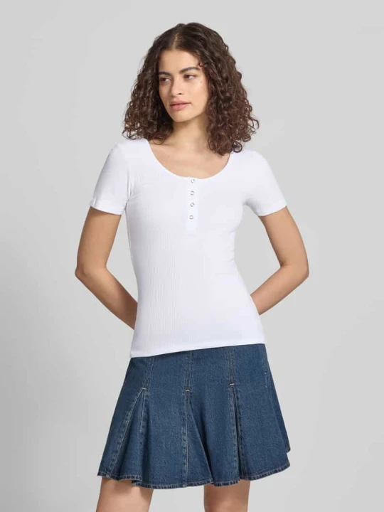 Zdjęcie produktu t-shirt o kroju slim fit z mieszanki bawełny model 'KITTE' Pieces Biały