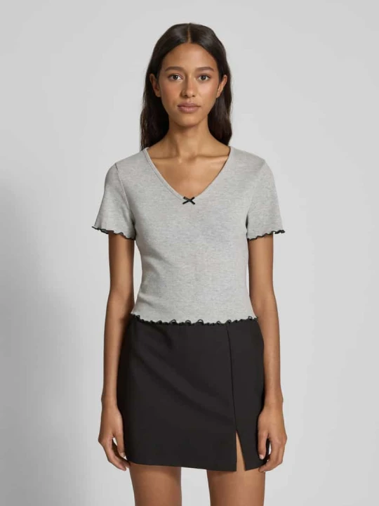 Zdjęcie produktu T-shirt o kroju slim fit z mieszanki bawełny model ‘CARLOTTA’ Only Jasnoszary melanż