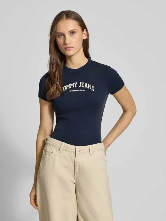 Zdjęcie produktu T-shirt o kroju slim fit z mieszanki bawełny model 'SLIM VARSITY' Tommy Jeans Granatowy