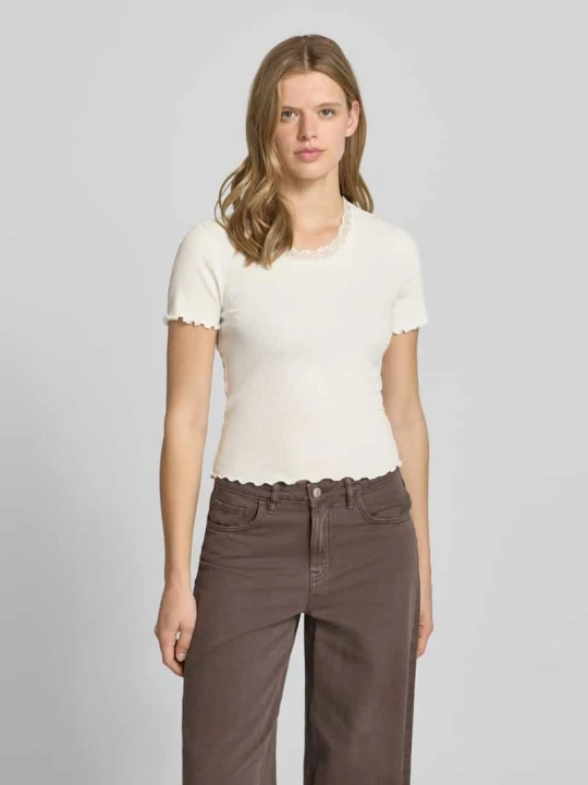 Zdjęcie produktu t-shirt o kroju slim fit z mieszanki bawełny model 'VINI' Only Złamany biały