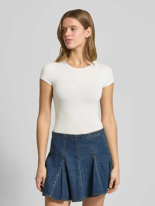 Zdjęcie produktu T-shirt o kroju slim fit z mieszanki modalu Gina Tricot Złamany biały