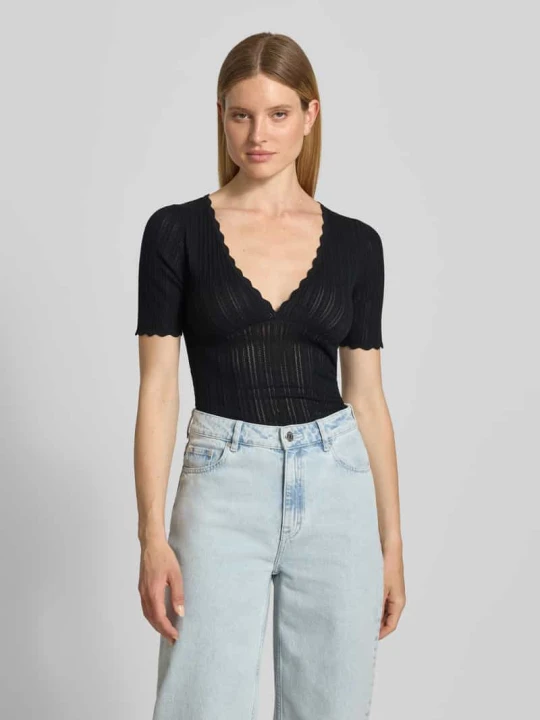 Zdjęcie produktu T-shirt o kroju slim fit z mieszanki wiskozy w imitacji dzianiny Jake*s Czarny
