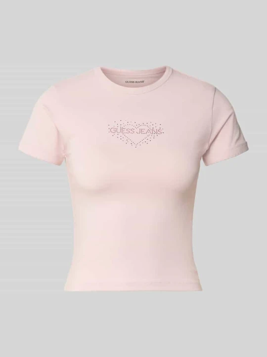 Zdjęcie produktu t-shirt o kroju slim fit z obszyciem z kamieni stras model 'Heart Baby' Guess Jasnoróżowy