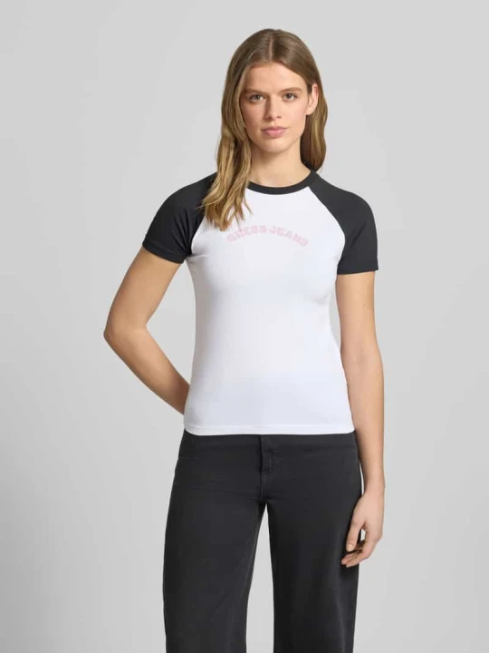 Zdjęcie produktu t-shirt o kroju slim fit z okrągłym dekoltem i logo Guess Biały