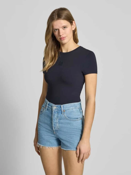 Zdjęcie produktu t-shirt o kroju slim fit z wyhaftowanym logo REVIEW Ciemnoniebieski