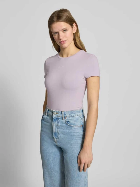 Zdjęcie produktu t-shirt o kroju slim fit z wyhaftowanym logo REVIEW Jasnofioletowy